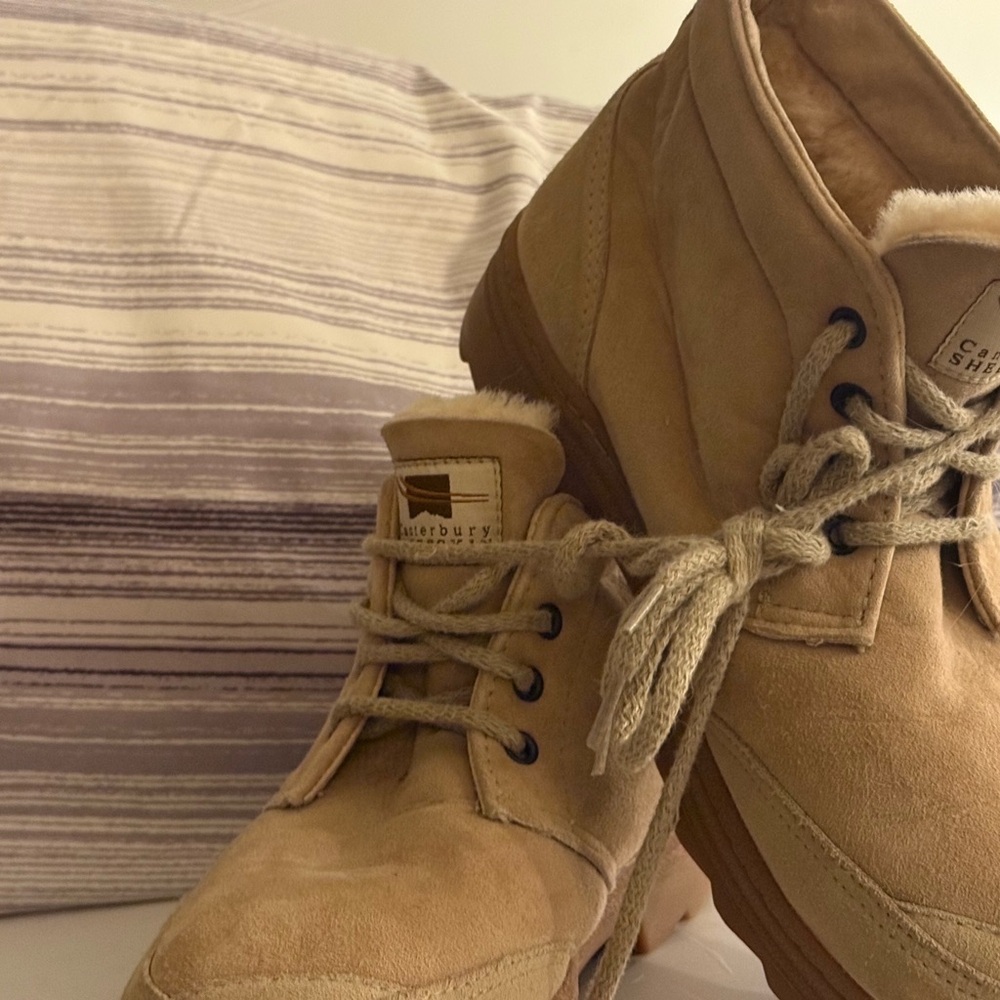 ✨RARE ✨Canterbury Sheepskin Super-tread Lace-Up Ankle Boots Sand Suede - Picture 3 of 16